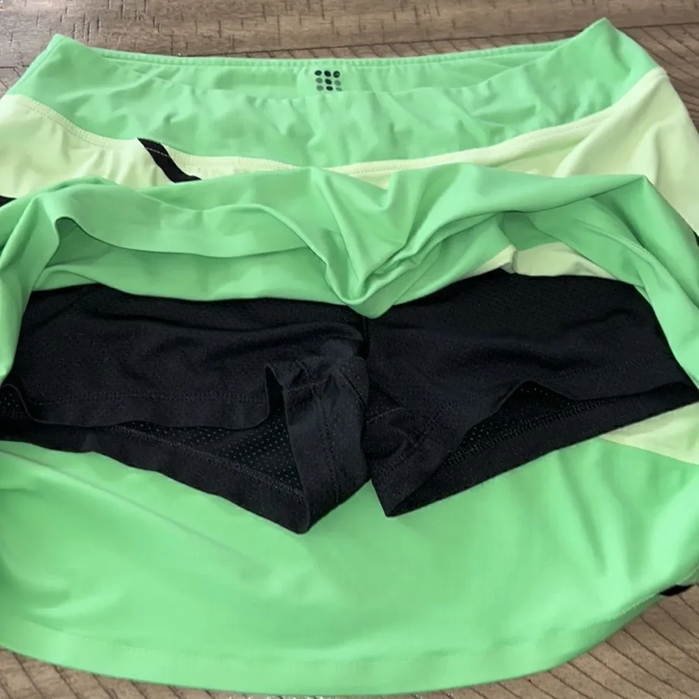 Title Nine Skort Zip Pocket for your stuff! 🏄🏻‍♀️ 🎾 🏖️ 🥾 Have fun 🤩